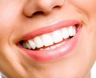 7 mauvaises habitudes à oublier pour garder de belles dents